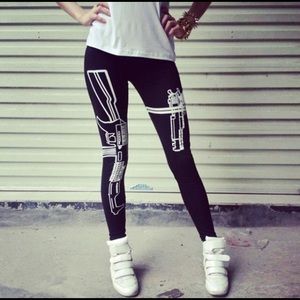 🖤 NWOT Black Gun Printed Leggings